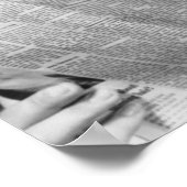 Woman Reading Newpaper Poster (Hoek)