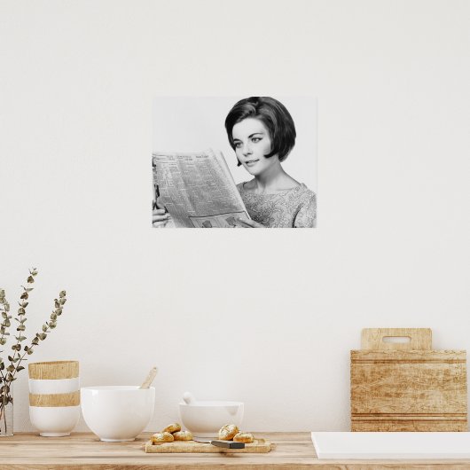 Woman Reading Newpaper Poster (Keuken)