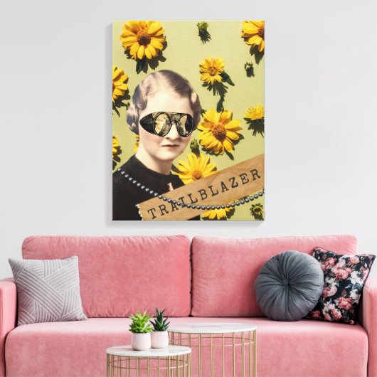  Woman Trailblazer Daisies Kitsch Canvas Afdruk (Insitu (Woonkamer))