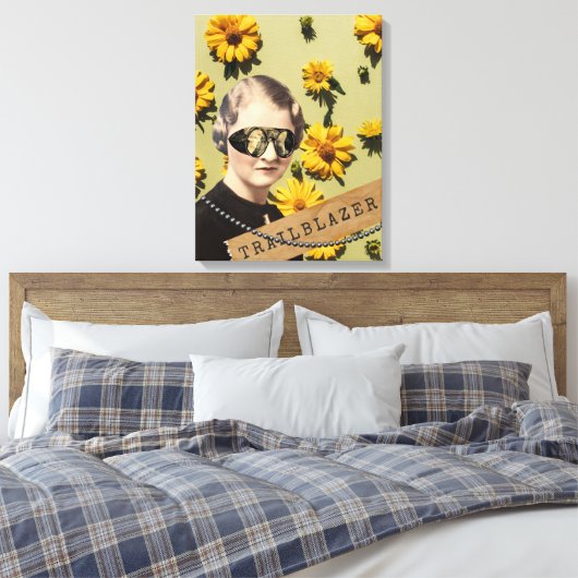  Woman Trailblazer Daisies Kitsch Canvas Afdruk (Insitu (Slaapkamer))
