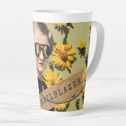  Woman Trailblazer Daisies Kitsch Latte Mok (Rechterhoek)