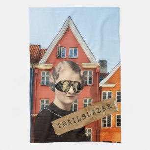  Woman Trailblazer Kitsch Veranderde Kunst Theedoek