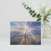 Woman Walking Toward Glowing Cross – Faith Journey Briefkaart (Staand voorkant)