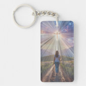 Woman Walking Toward Glowing Cross – Faith Journey Sleutelhanger (Voorkant)