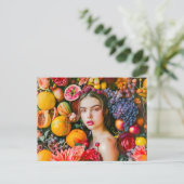 Woman with citrus fruits and flower garland briefkaart (Staand voorkant)