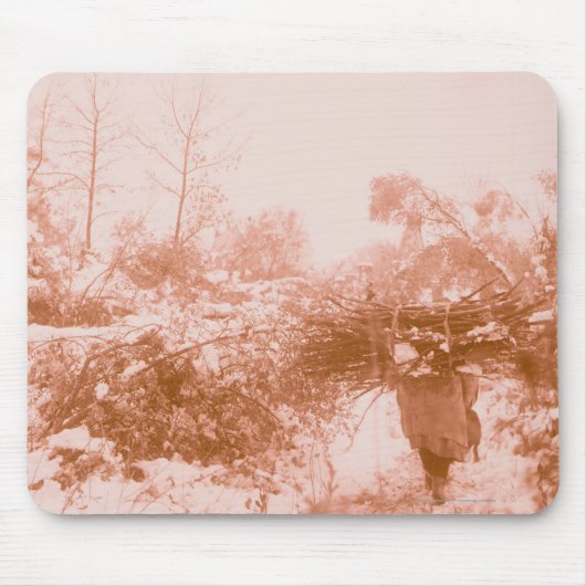 Woman Wood Gatherer Muismat (Voorkant)