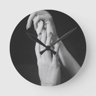Womans Hands Ronde Klok