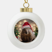 Wombat Wonderland: een gezellige kerstavond Keramische Bal Ornament (Voorkant)