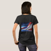 Women’s Basic T-Shirt with USA Flag Logo (Achterkant volledig)