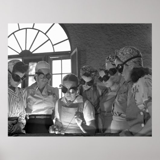 Women Welding, 1942 Poster (Voorkant)