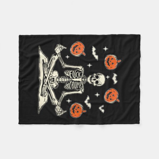 Womens Anti Trump Skeleton Halloween V-neck  Fleece Deken (Voorkant (Horizontaal))