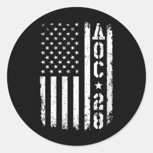 Womens AOC 2028 Amerikaanse vlag V-hals Ronde Sticker