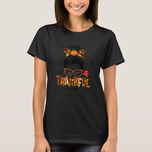 Womens Cute One Thankful Grandma Messy Bun Fall Au T-shirt (Voorkant)