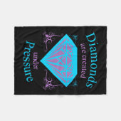 Womens Diamonds Are D Under Pressure - Motivationa Fleece Deken (Voorkant (Horizontaal))