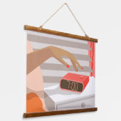 Womens die de wekker in de hand drukken hangend wandkleed (Gebogen)