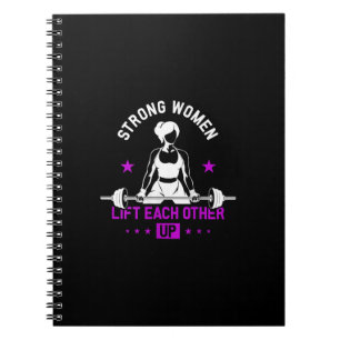 Womens die zich bezighouden met de bouw van een gy notitieboek