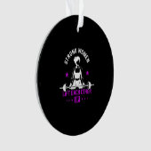 Womens die zich bezighouden met de bouw van een gy ornament (voorkant)