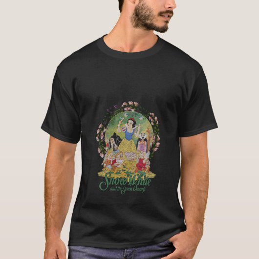 Womens Disney Snow White Group Shot Classic Poster T-shirt (Voorkant)