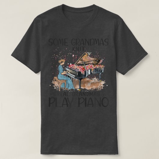 Womens een echte oma die piano speelt t-shirt (Design voorkant)