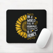 Womens In A World Full Of Grandmas Be A Honey Shir Muismat (Met muis)