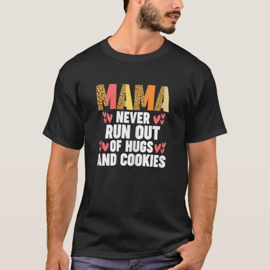 Womens mama never run out of hugs and cookies moth t-shirt (Voorkant)