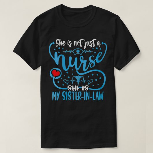 Womens mijn zusterInLaw is een verpleegster. T-shirt (Design voorkant)