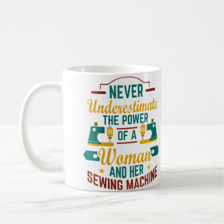 Womens Never Underestimate Sewing Machine Sew Quil Koffiemok