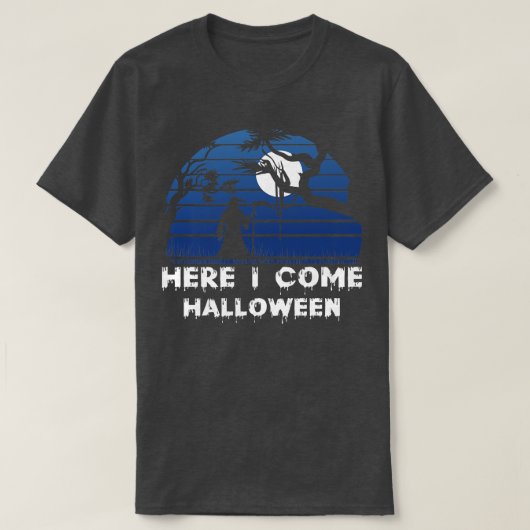 Womens Scary Halloween design broom hier kom ik T-shirt (Design voorkant)