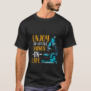 Womens Science Microbiology Biology Teacher Biolog T-shirt