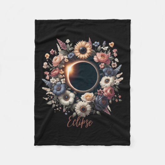Womens Solar Eclipse Shirt met bloembloemen Fleece Deken (Voorkant)