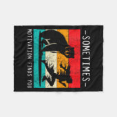 Womens Sometimes Motivation Finds You Funny Quote Fleece Deken (Voorkant (Horizontaal))