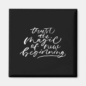 Womens Trust The Magic Of New Beginnings Insration Magneet (Voorkant)