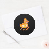 Womens vrouw Duck Lady Gift Ducking and Ducky Ronde Sticker (Envelop)