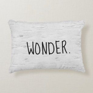 WONDER-tekst over de 'Birch Tree Accessoire Pillow Accent Kussen