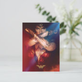 Wonder-vrouw die blokkeert met racelets briefkaart (Staand voorkant)