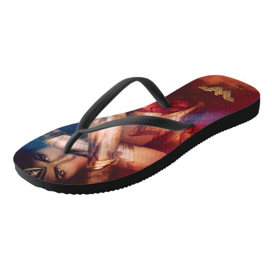 Wonder-vrouw die blokkeert met racelets teenslippers (Schuin)