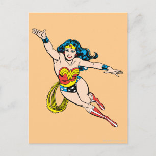 Wonder-vrouw die vooraan vliegt briefkaart
