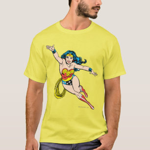 Wonder-vrouw die vooraan vliegt t-shirt