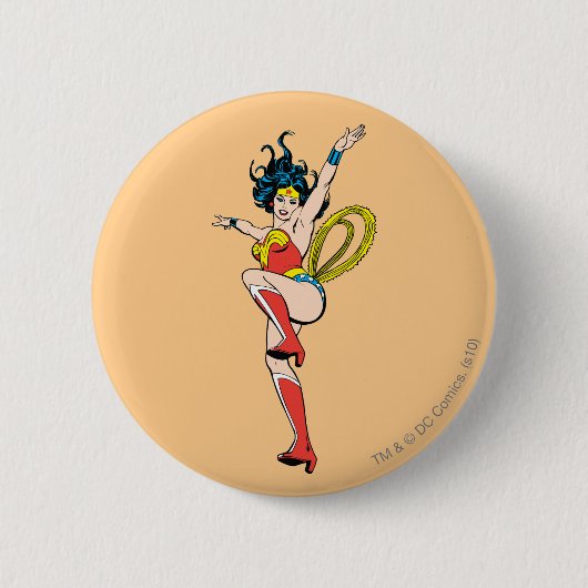 Wonder Woman Arms Razed Ronde Button 5,7 Cm (Voorkant)