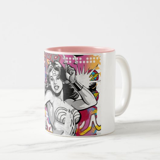 Wonder Woman Collage 3 Tweekleurige Koffiemok (Voorkant rechts)