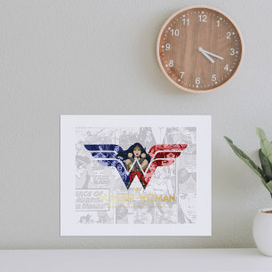 Wonder Woman Crossed Arms in Logo Collage Folie Afdrukken