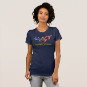 Wonder Woman Crossed Arms in Logo Collage T-shirt (Voorkant volledig)