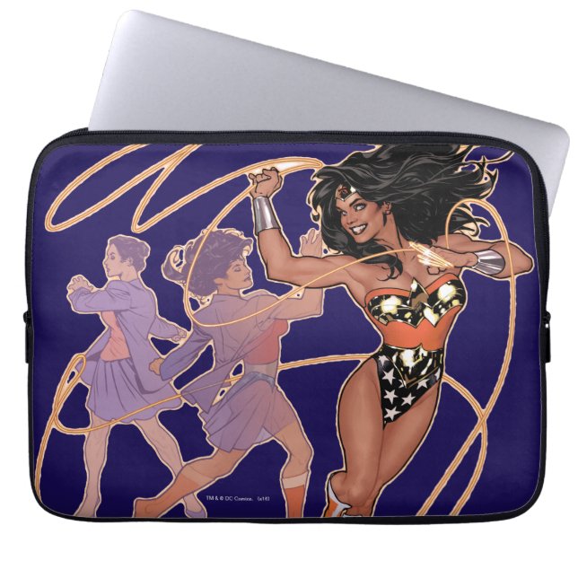 Wonder Woman Diana Prince Transformation Laptop Sleeve (Voorkant)