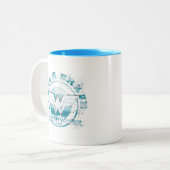 Wonder Woman Free & Brave Grunge Graphic Tweekleurige Koffiemok (Voorkant links)