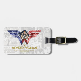 Wonder Woman Gekruiste Armen in Logo Collage Bagagelabel