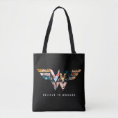 Wonder Woman "Geloof in Wonder" Collage Logo Tote Bag (Voorkant)