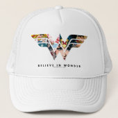 Wonder Woman "Geloof in Wonder" Collage Logo Trucker Pet (Voorkant)