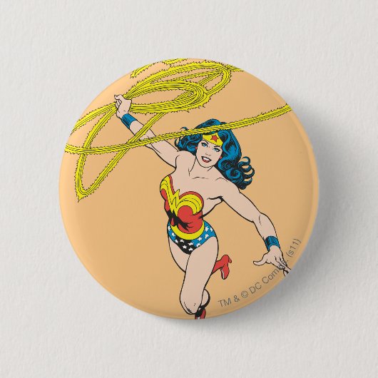 Wonder Woman Holds 2 Ronde Button 5,7 Cm (Voorkant)