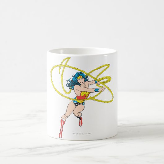Wonder Woman Holds Lasso 1 Koffiemok (Center)
