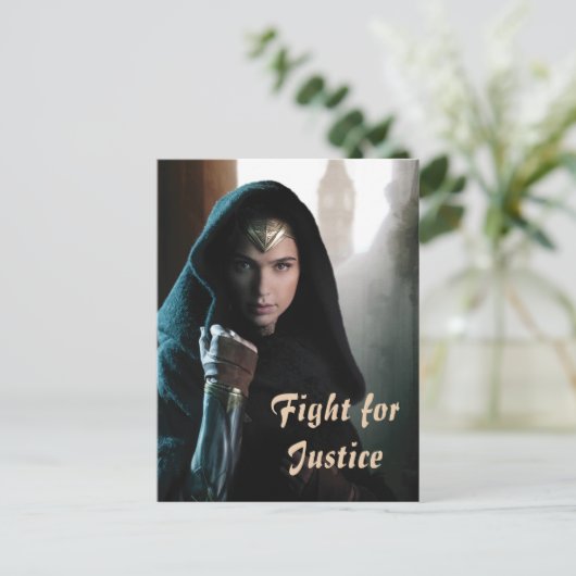 Wonder Woman in Cloak Briefkaart (Staand voorkant)